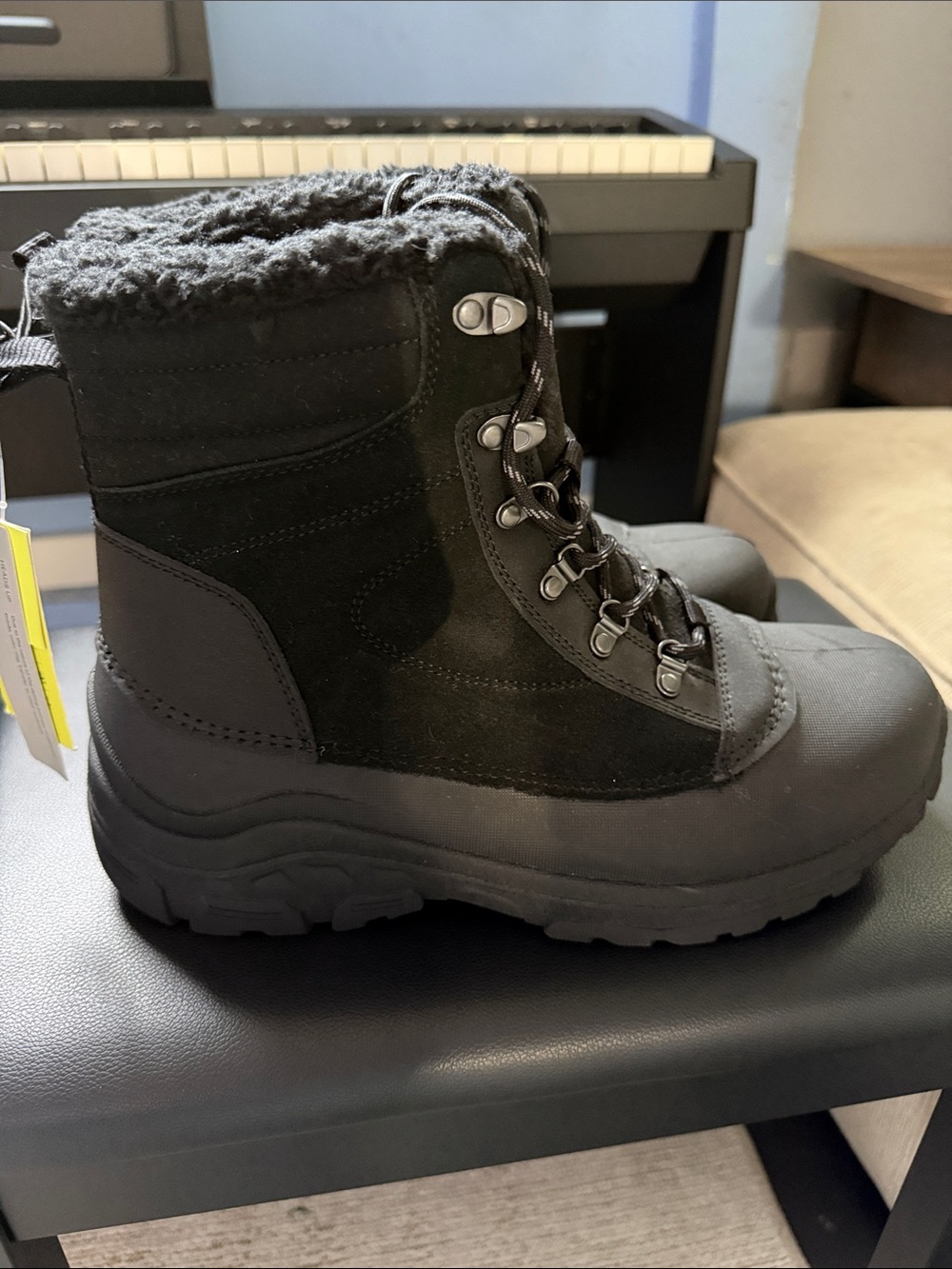 Men’s waterproof winter boots

Brand new never worn